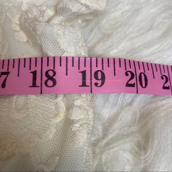 🔥SOLD🔥 Maggy London Retro Lace Overlay Dress Cream 12 - Picture 14 of 16